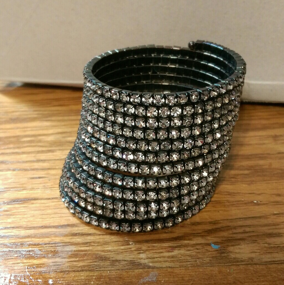 Crystal slinky bracelet